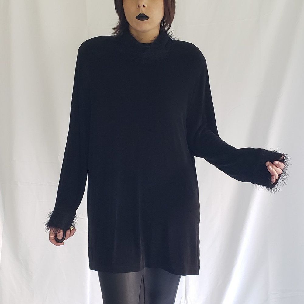 90s/Y2K Stretchy Black Top with Fuzzy Collar and‎ Cuffs